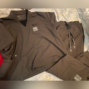 Figs x Star Wars Nevarro Scrub Set- Excellent Condition